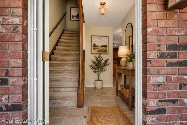 6039 Fish Lake Road, Holly, MI 48442