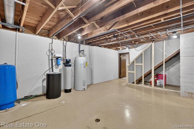 6039 Fish Lake Road, Holly, MI 48442