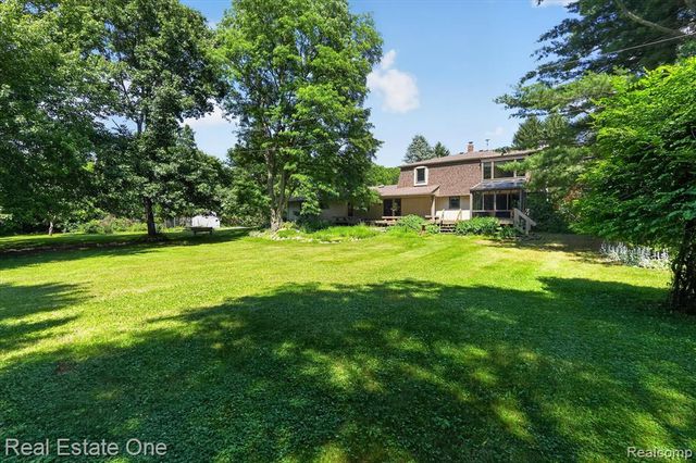 6039 Fish Lake Road, Holly, MI 48442