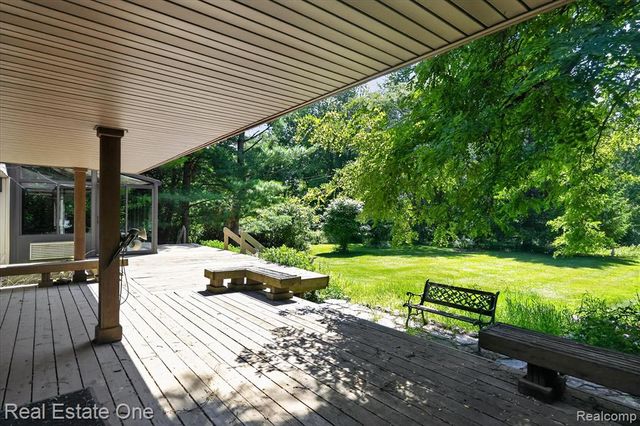 6039 Fish Lake Road, Holly, MI 48442
