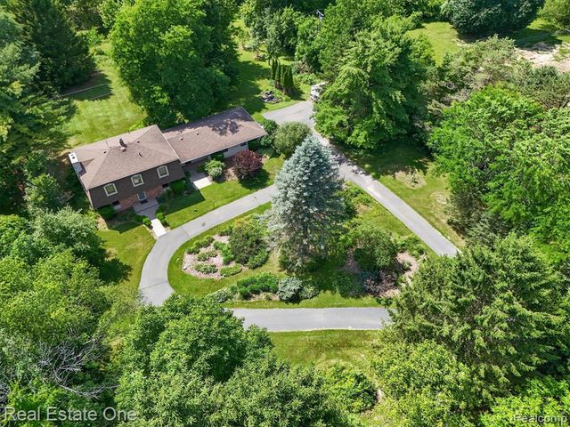 6039 Fish Lake Road, Holly, MI 48442