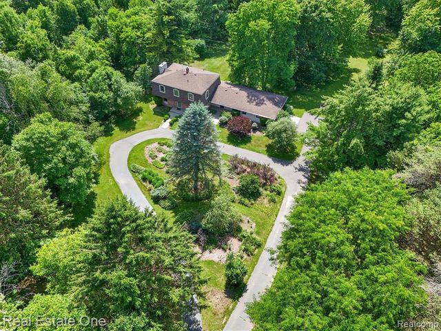 6039 Fish Lake Road, Holly, MI 48442