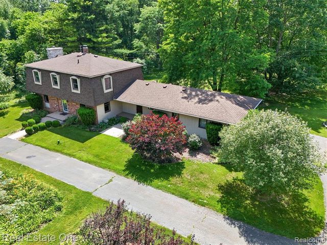 6039 Fish Lake Road, Holly, MI 48442