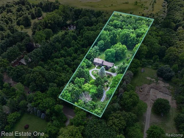 6039 Fish Lake Road, Holly, MI 48442