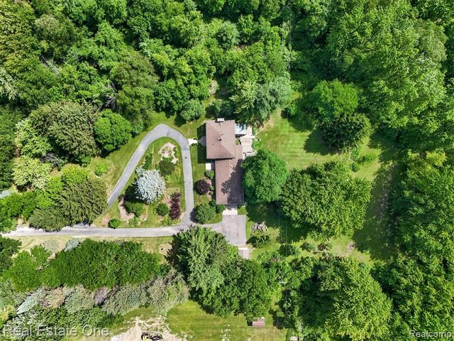 6039 Fish Lake Road, Holly, MI 48442