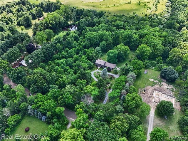 6039 Fish Lake Road, Holly, MI 48442