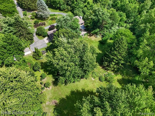 6039 Fish Lake Road, Holly, MI 48442