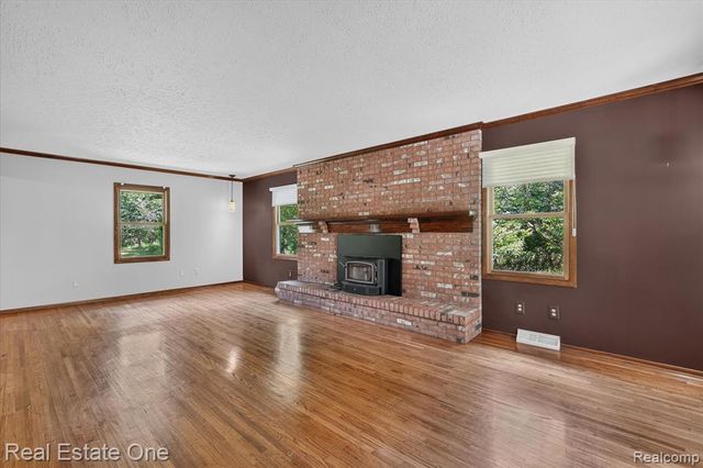 6039 Fish Lake Road, Holly, MI 48442