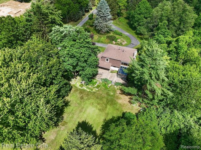 6039 Fish Lake Road, Holly, MI 48442