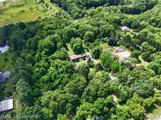 6039 Fish Lake Road, Holly, MI 48442
