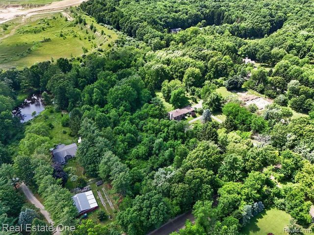 6039 Fish Lake Road, Holly, MI 48442