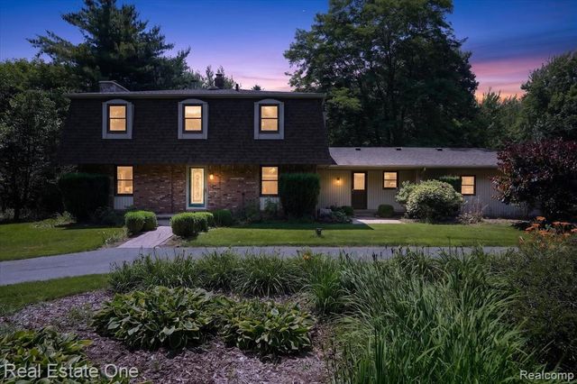 6039 Fish Lake Road, Holly, MI 48442