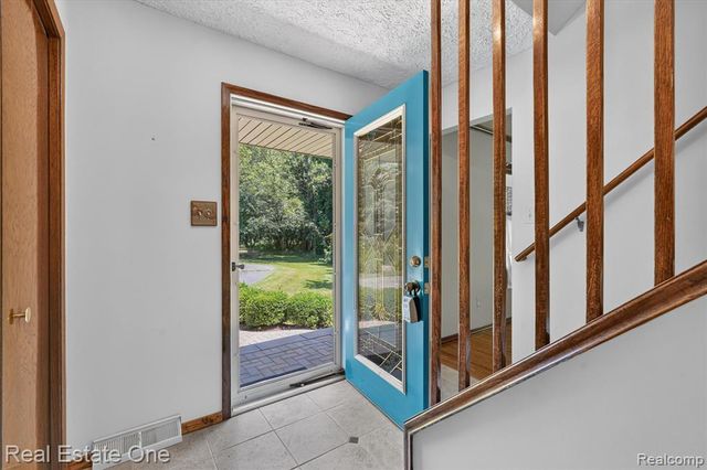 6039 Fish Lake Road, Holly, MI 48442