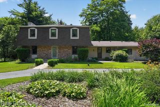 6039 Fish Lake Road, Holly, MI 48442