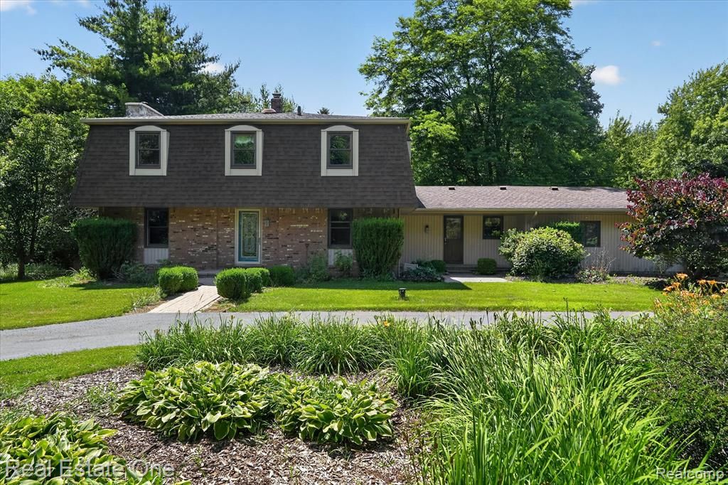 6039 Fish Lake Road, Holly, MI 48442