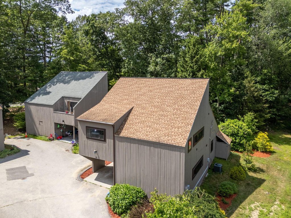 32 Coburn Woods Drive, Nashua, NH 03063
