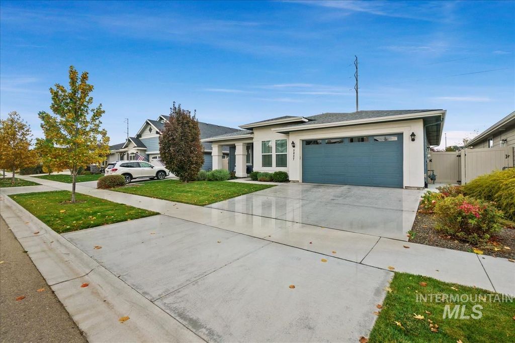 5827 W Riva Capri St, Meridian, ID 83646 photo 2