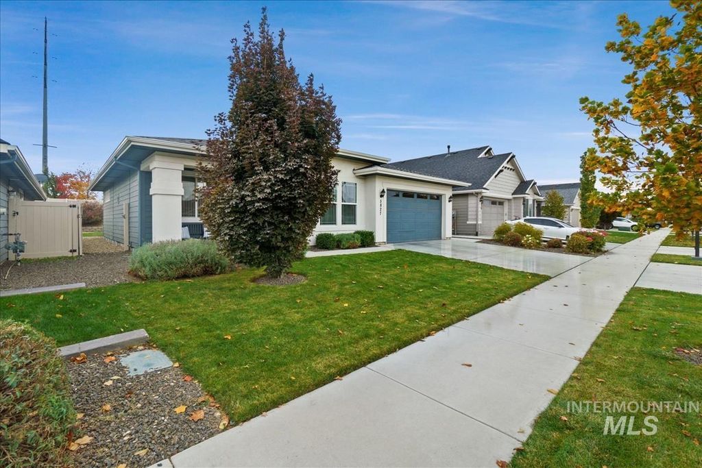 5827 W Riva Capri St, Meridian, ID 83646 photo 3