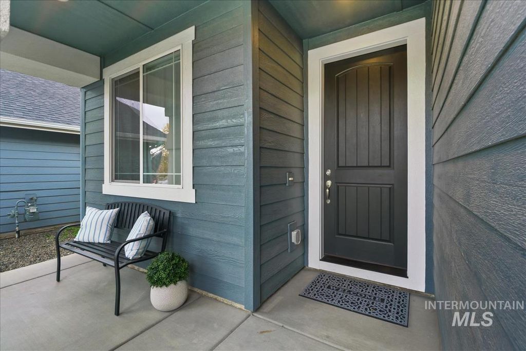 5827 W Riva Capri St, Meridian, ID 83646 photo 4
