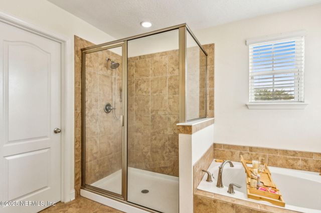 11470 GLENLAUREL OAKS Circle, Jacksonville, FL 32257