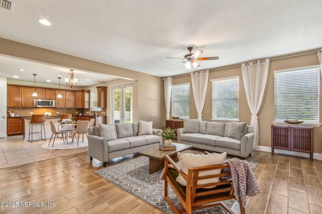 11470 GLENLAUREL OAKS Circle, Jacksonville, FL 32257