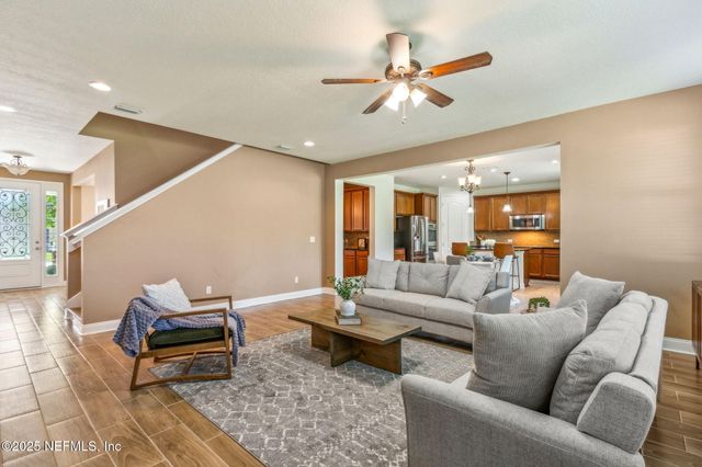 11470 GLENLAUREL OAKS Circle, Jacksonville, FL 32257