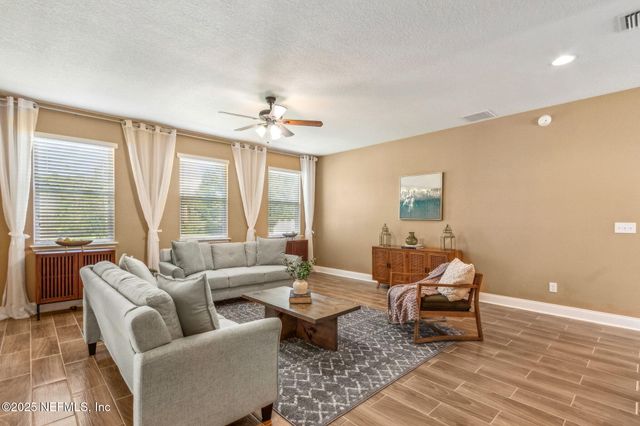 11470 GLENLAUREL OAKS Circle, Jacksonville, FL 32257