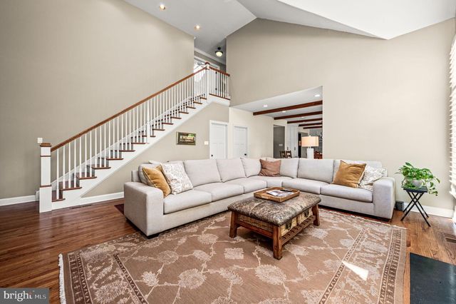 1 FAIRWIND LN, Exton, PA 19341