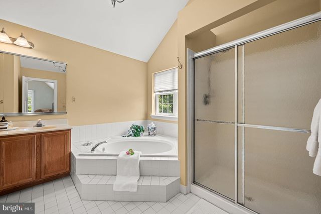 1 FAIRWIND LN, Exton, PA 19341