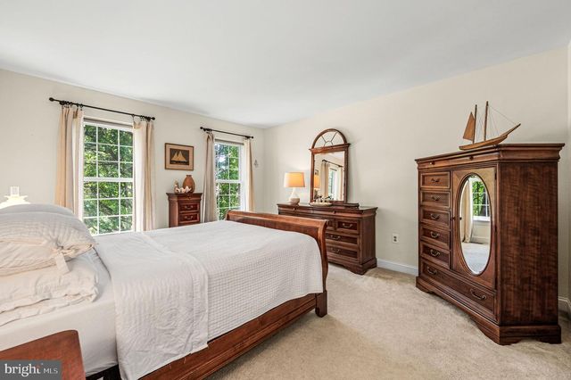 1 FAIRWIND LN, Exton, PA 19341