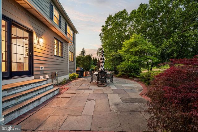 1 FAIRWIND LN, Exton, PA 19341