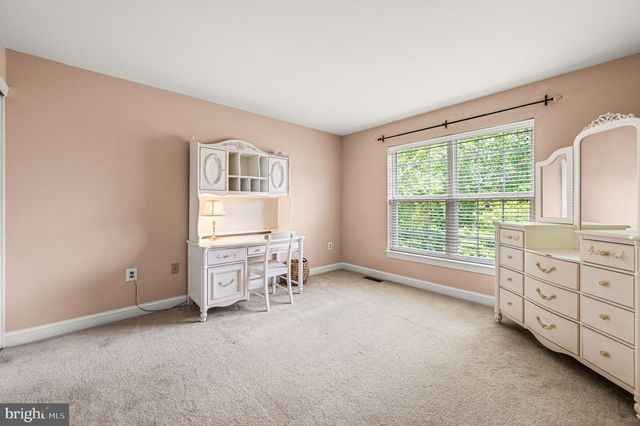 1 FAIRWIND LN, Exton, PA 19341