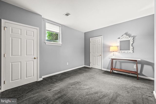 1 FAIRWIND LN, Exton, PA 19341