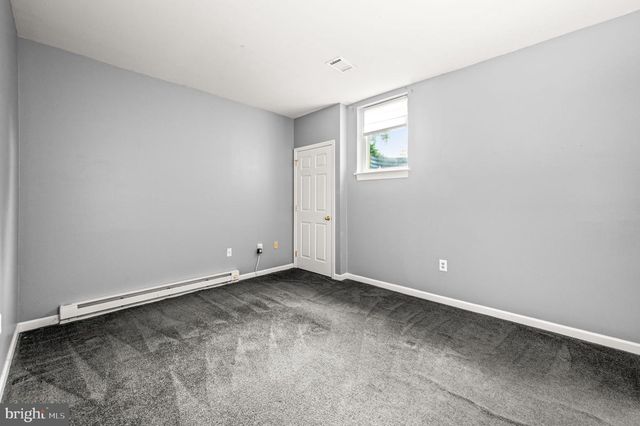 1 FAIRWIND LN, Exton, PA 19341