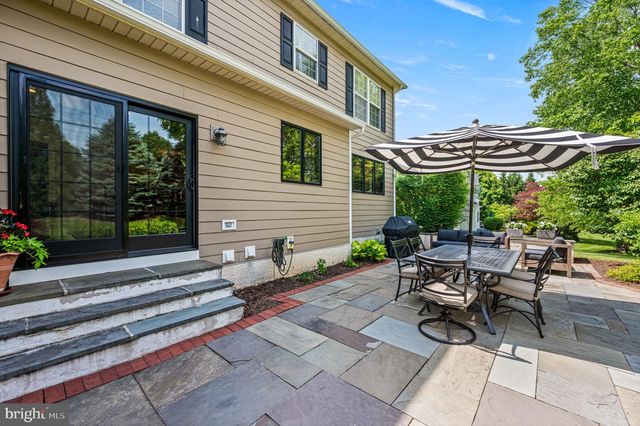 1 FAIRWIND LN, Exton, PA 19341