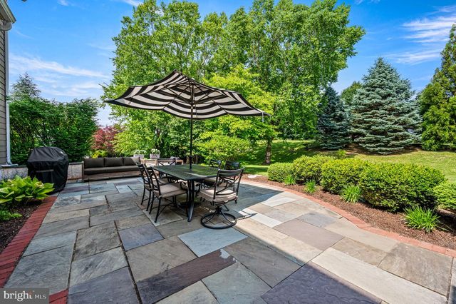 1 FAIRWIND LN, Exton, PA 19341