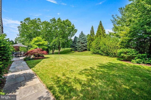 1 FAIRWIND LN, Exton, PA 19341