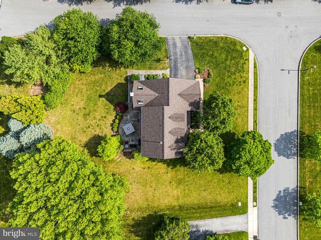 1 FAIRWIND LN, Exton, PA 19341