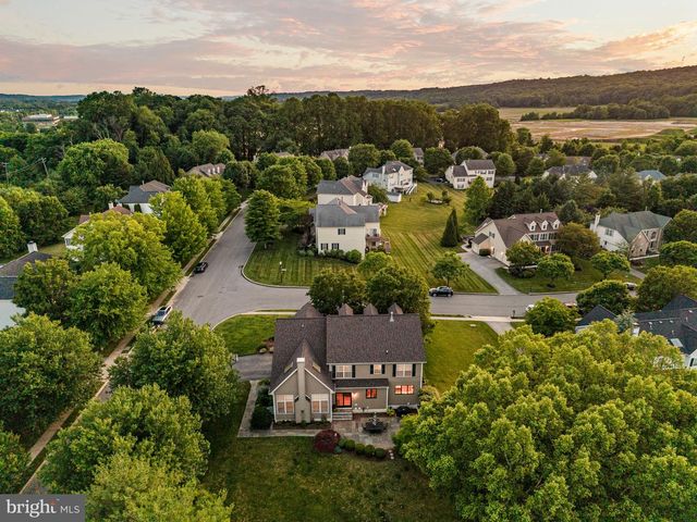 1 FAIRWIND LN, Exton, PA 19341