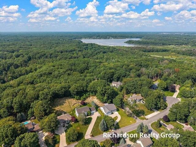 18657 Sioux Drive, Spring Lake, MI 49456