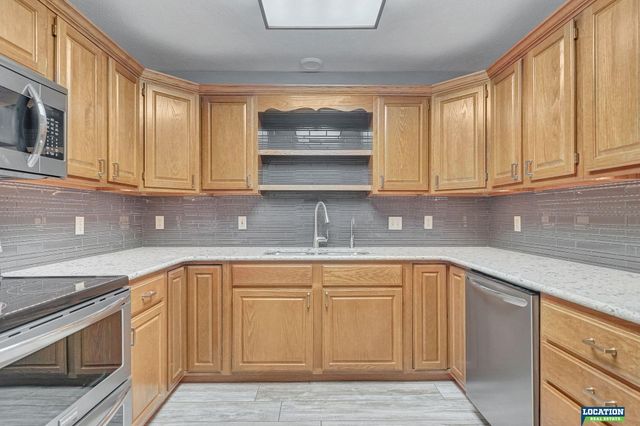 20216 N Shore Drive, Eagle, NE 68430