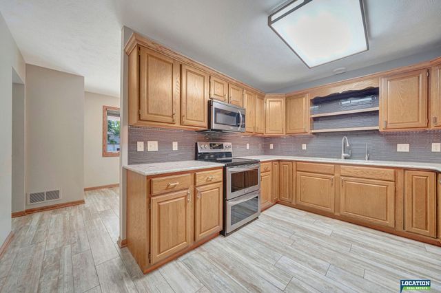 20216 N Shore Drive, Eagle, NE 68430