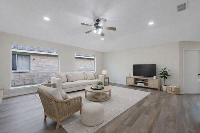 2792 Forest Point Drive, League City, TX 77573