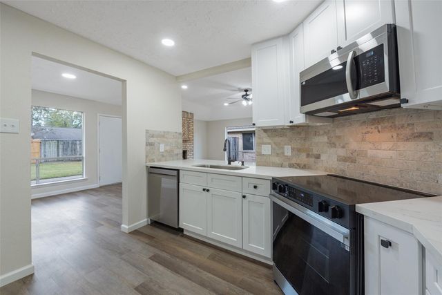 2792 Forest Point Drive, League City, TX 77573