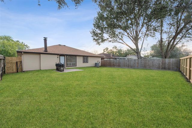 2792 Forest Point Drive, League City, TX 77573