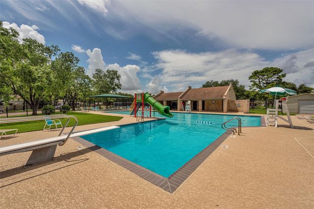 2792 Forest Point Drive, League City, TX 77573