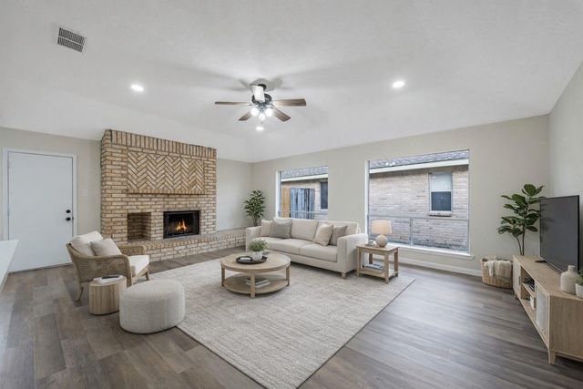 2792 Forest Point Drive, League City, TX 77573