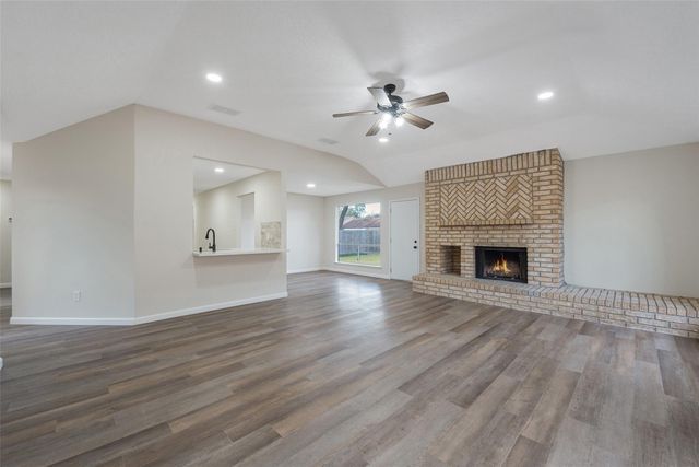 2792 Forest Point Drive, League City, TX 77573