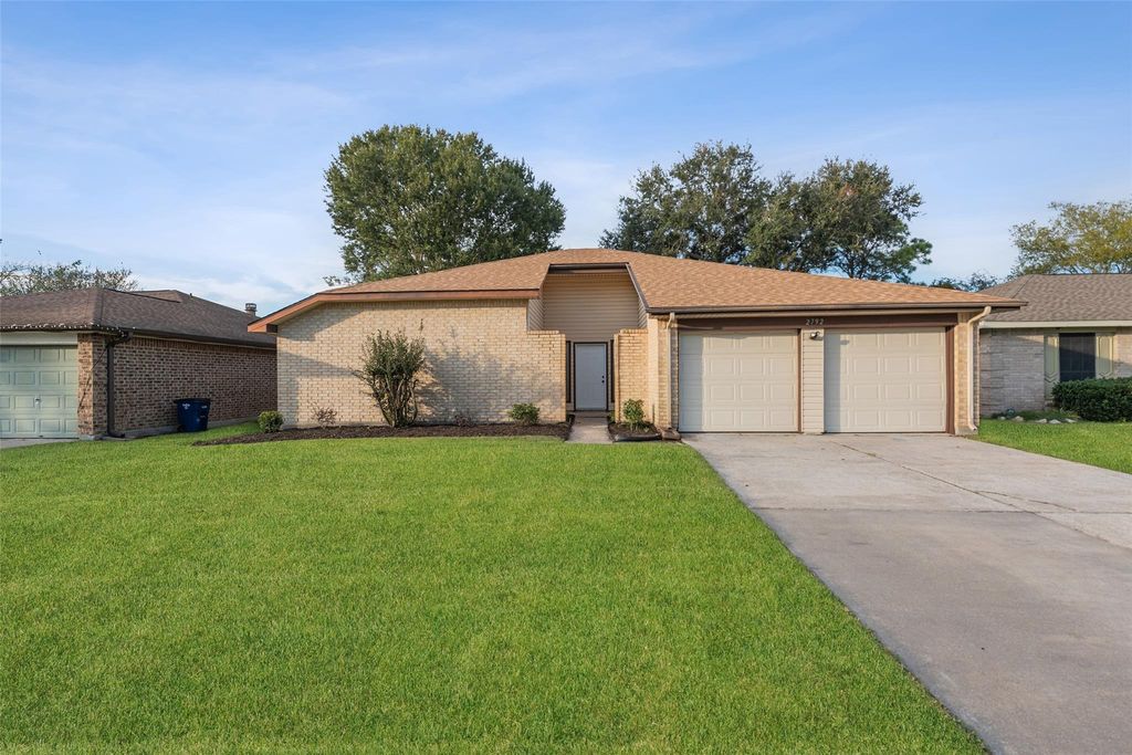 2792 Forest Point Drive, League City, TX 77573
