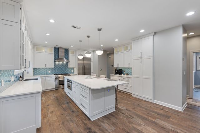 12 S Broadway, Beverly Shores, IN 46301